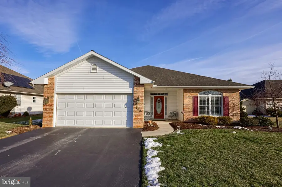 562 Blossom Trl, Mount Joy, PA 17552 - Image #3