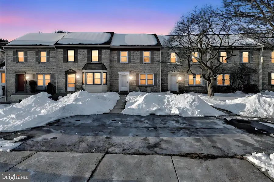 6547 Hollow Dr, East Petersburg, PA 17520 - Image #2