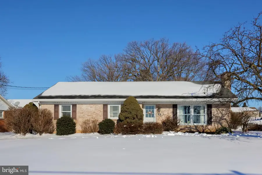 805 W Main St, New Holland, PA 17557 - #3