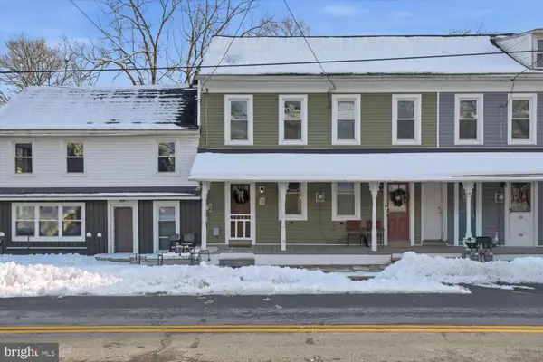 33 E Main St, ADAMSTOWN, PA 19501