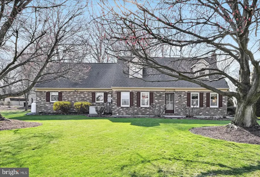 525 Hackman Rd, Lititz, PA 17543 - #2