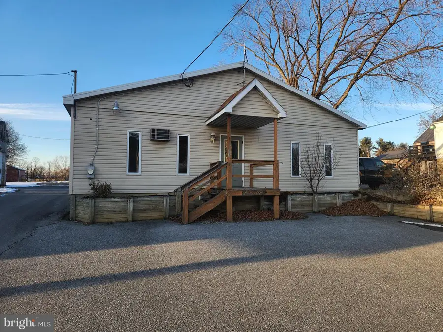 1172 Mount Joy Rd, Manheim, PA 17545 - #2