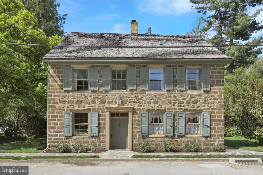 27 E Main St, Strasburg, PA 17579 - #2