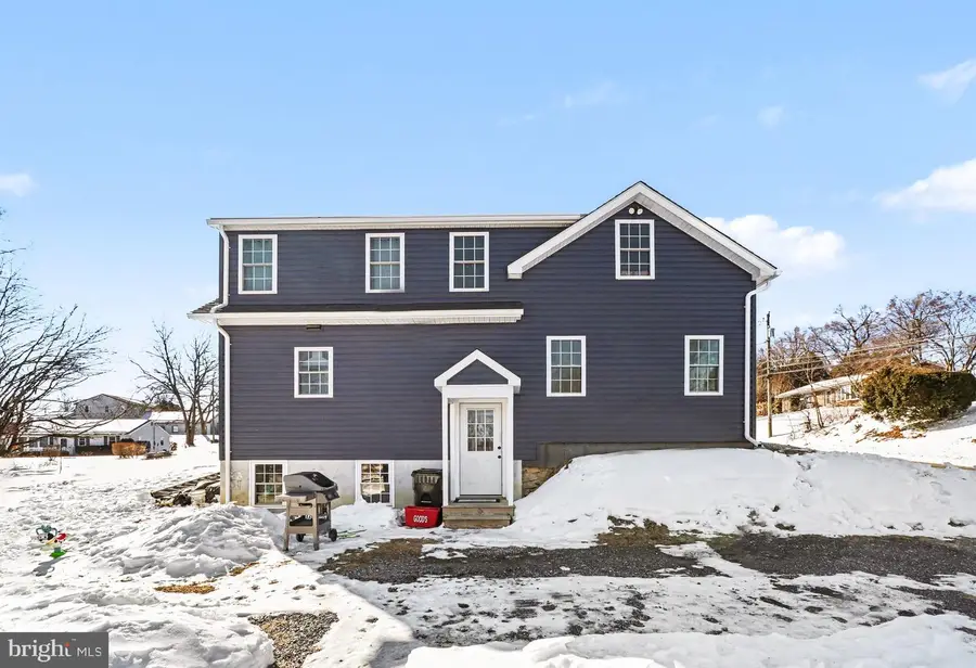 629 Park Hill Dr, Manheim, PA 17545 - #2