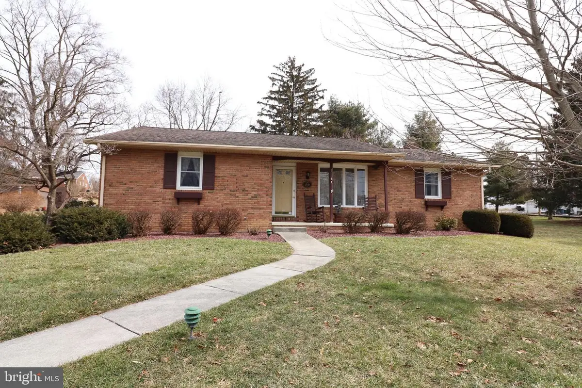 41 W Queen St, Ephrata, PA 17522 - #1