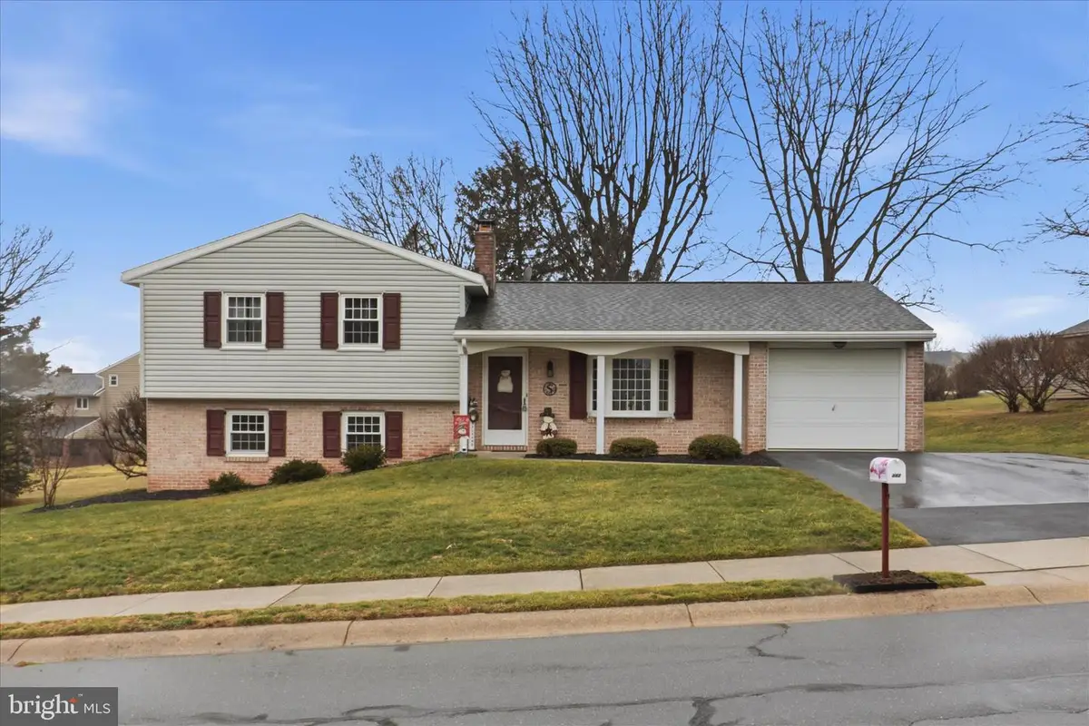 842 N 4th St, Denver, PA 17517 - #1