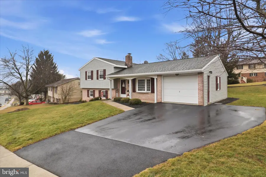 842 N 4th St, Denver, PA 17517 - #3