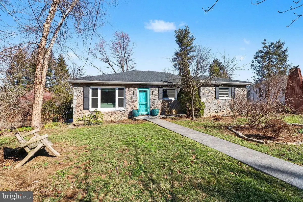 303 S Market St, Mount Joy, PA 17552 - #1