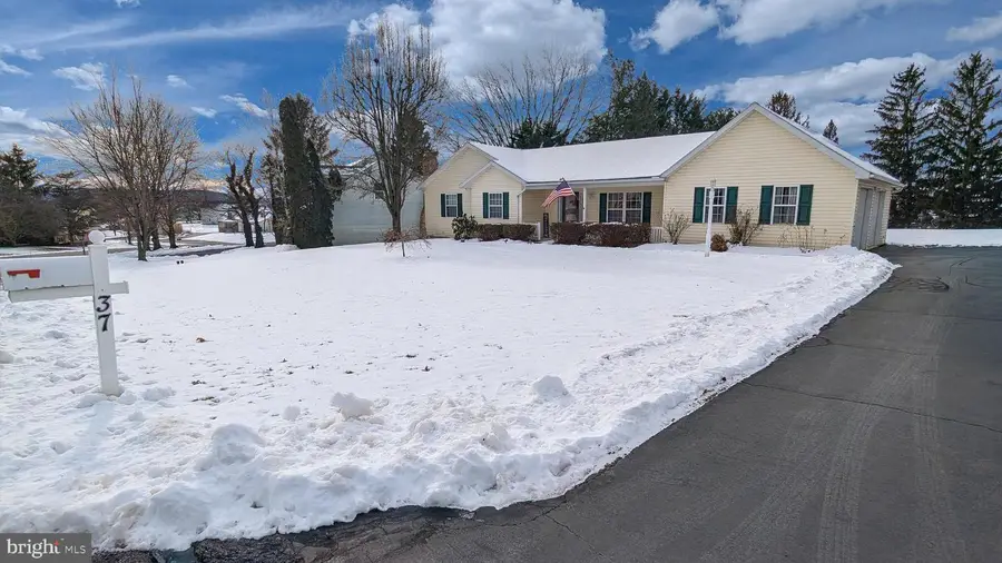 37 Fairway Dr, Denver, PA 17517 - #2