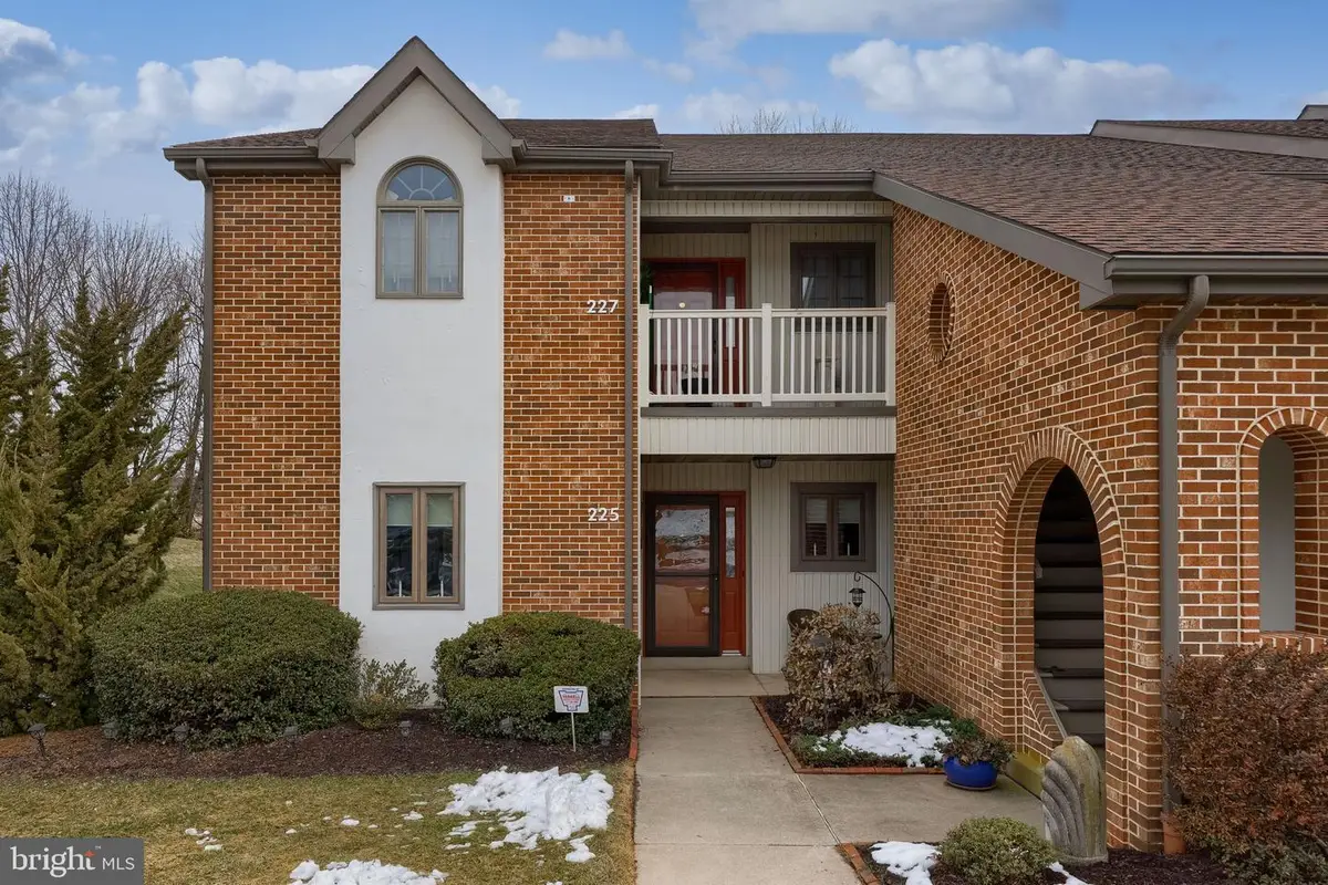 225 Black Oak Dr, Lancaster, PA 17602 - #1