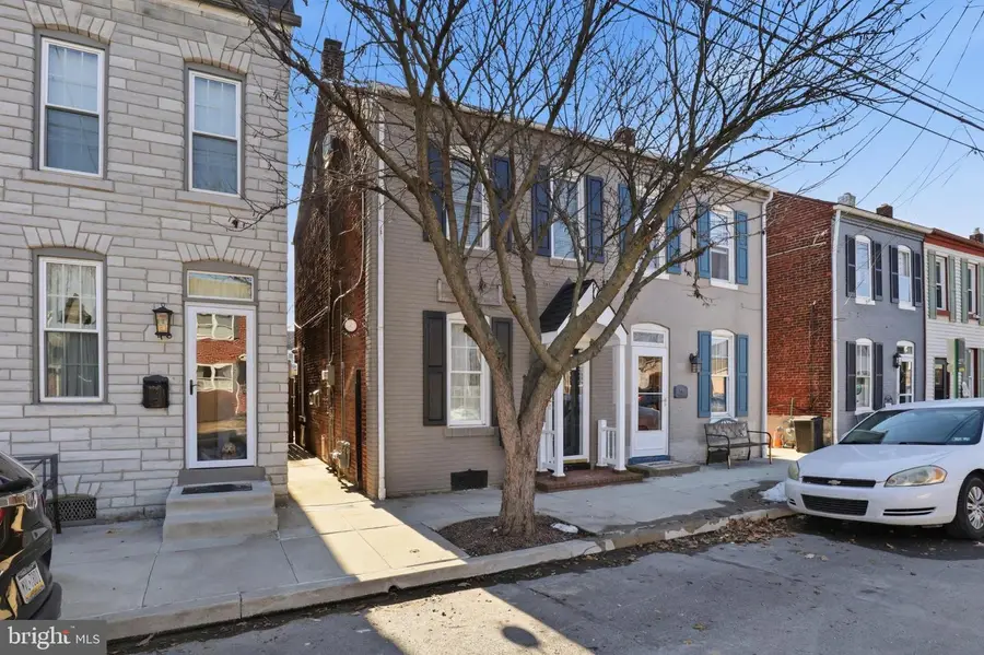 46 S 8th St, Columbia, PA 17512 - #2