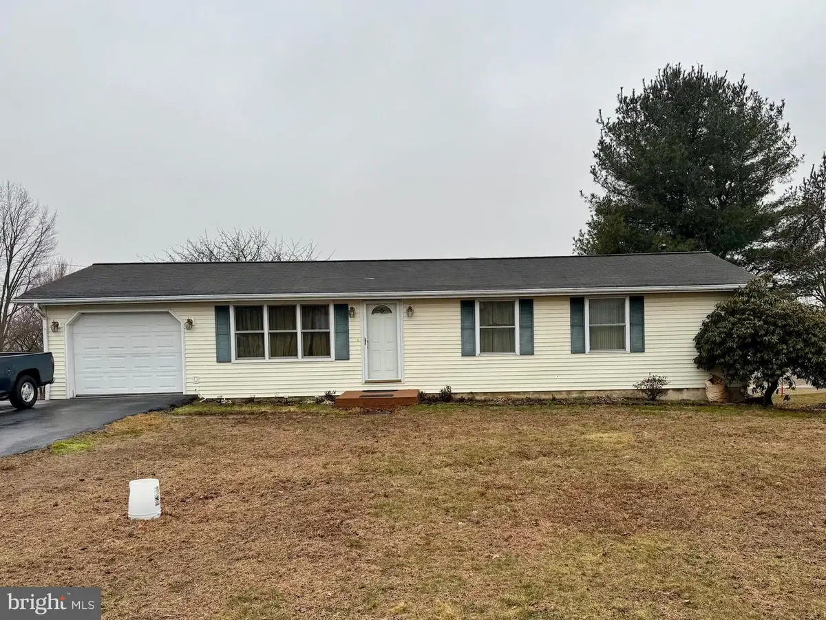 430 Fairview Rd, Manheim, PA 17545 - #1