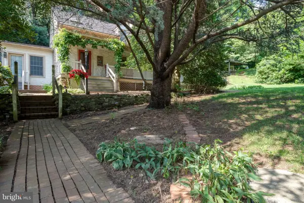 1592 White Oak Rd, STRASBURG, PA 17579