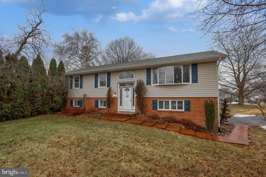 402 Philmont Dr, Lancaster, PA 17601 - #2