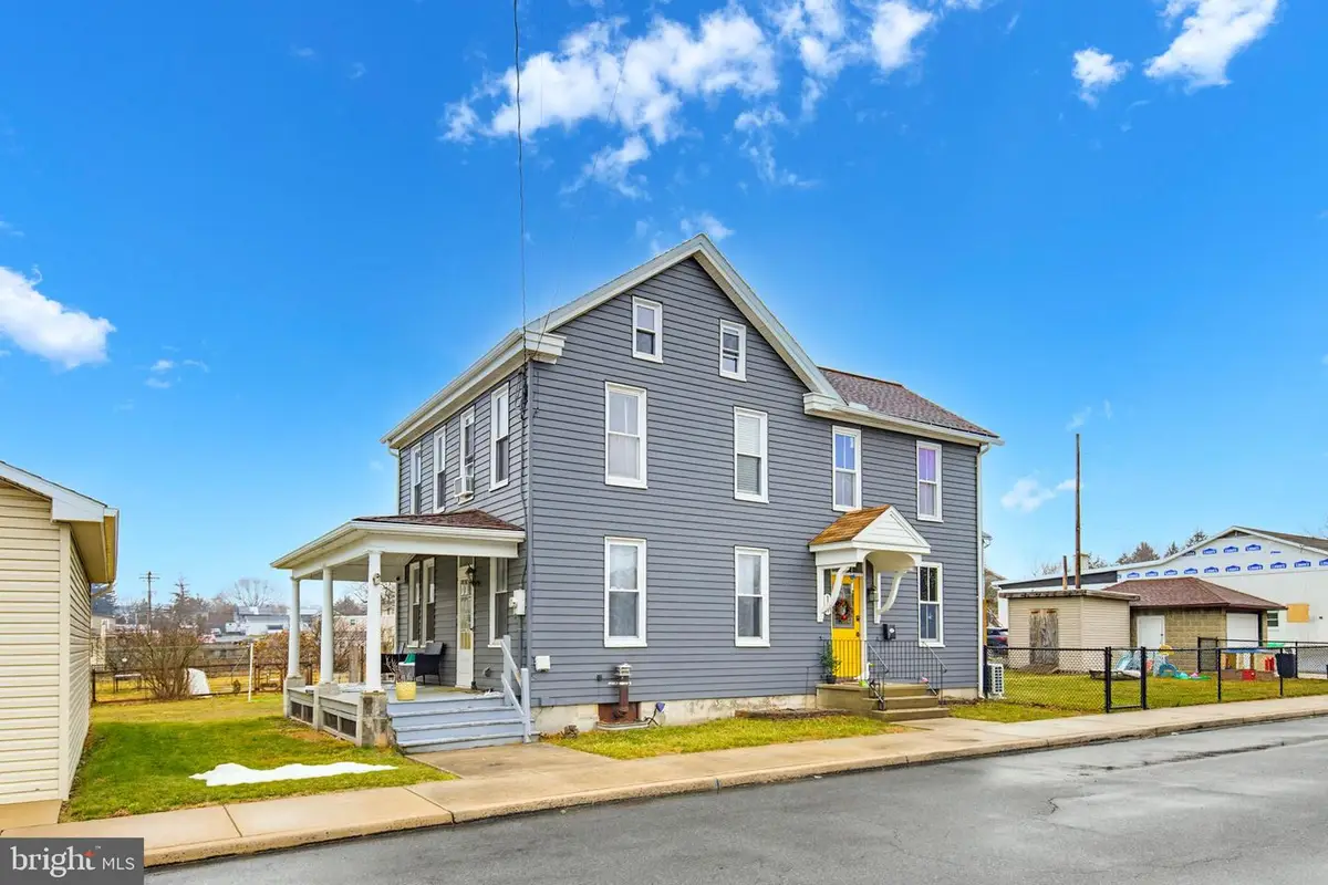 114 N Market Ave, Mount Joy, PA 17552 - #1