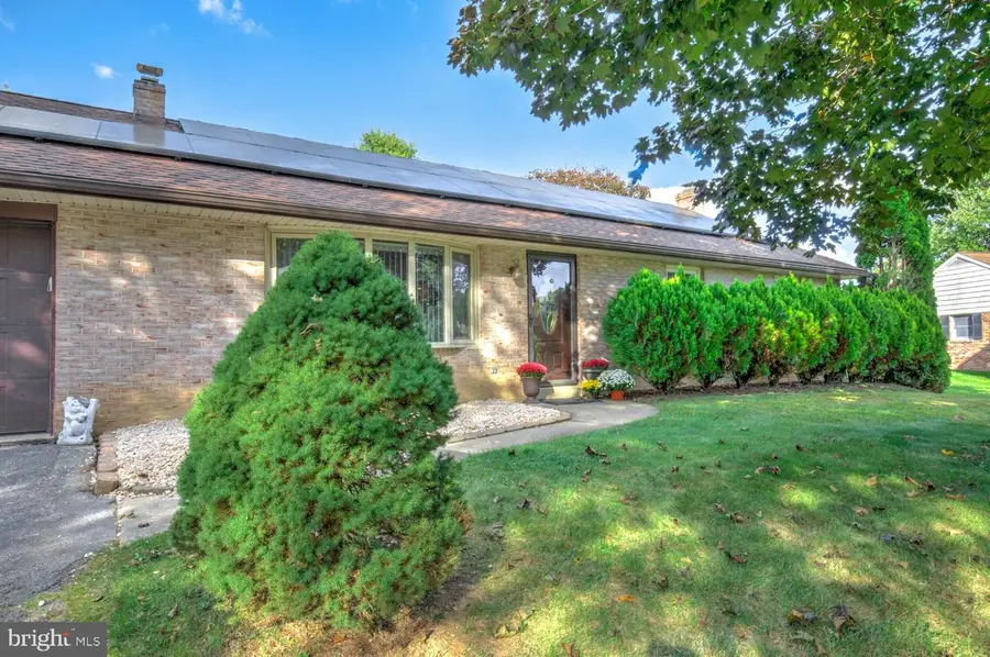 912 Perry Rd, Lititz, PA 17543 - #2