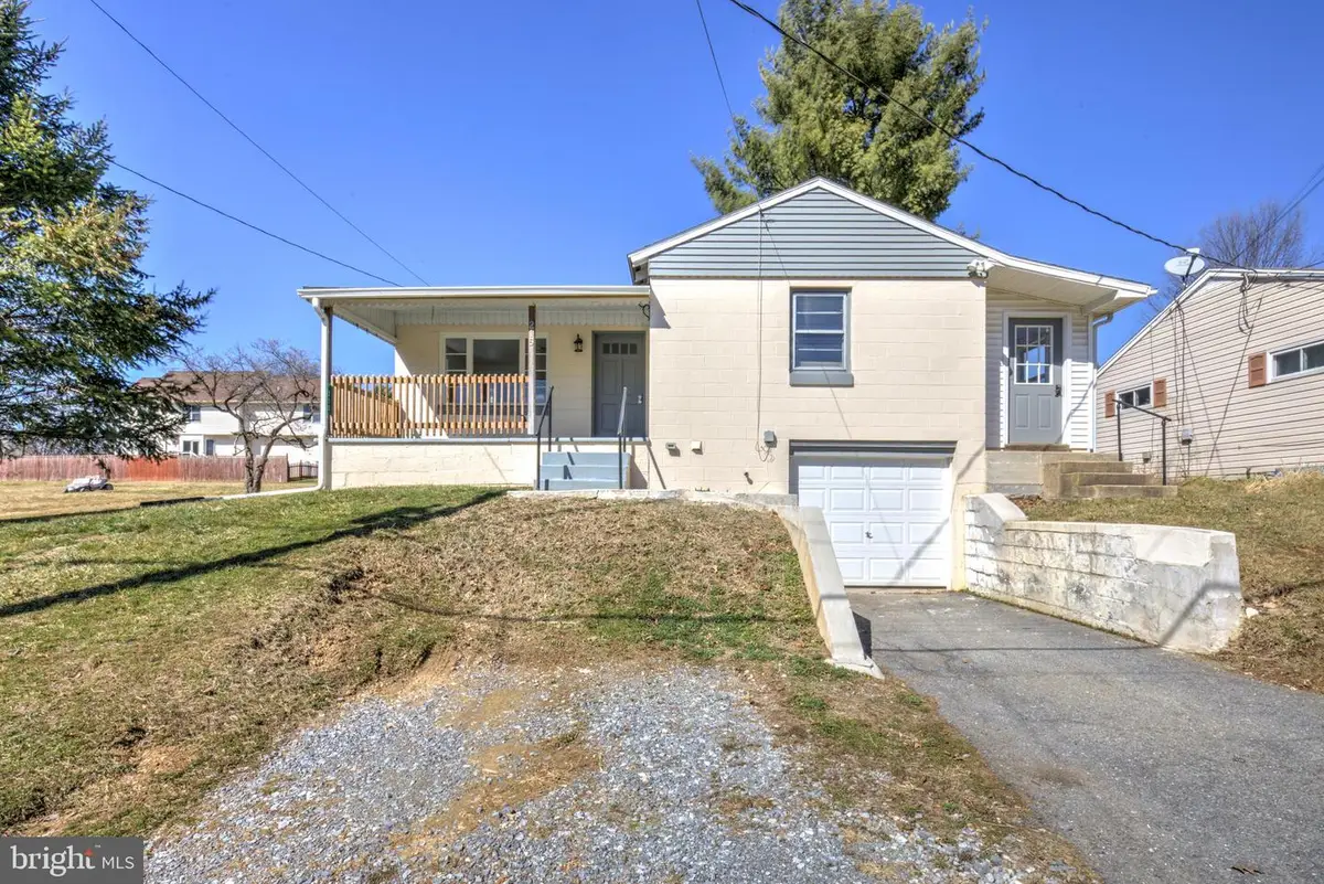 215 Akron Rd, Ephrata, PA 17522 - #1