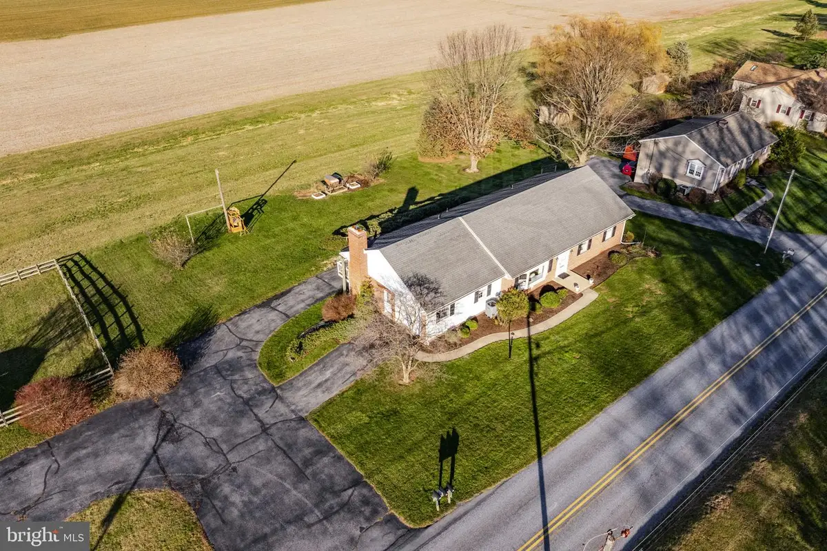 159 Edgewood Dr, New Holland, PA 17557 - #1