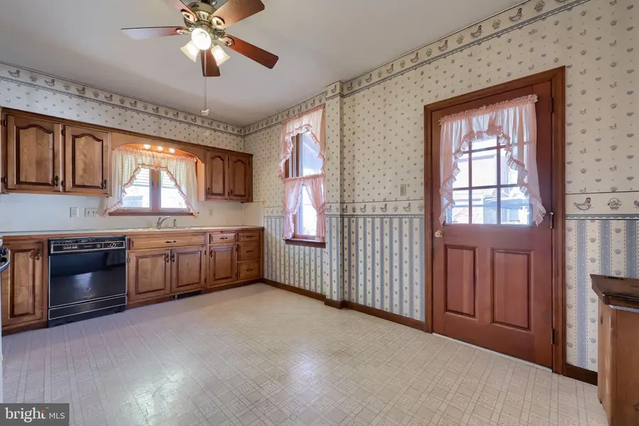 36 N 6th St, Columbia, PA 17512 - #3