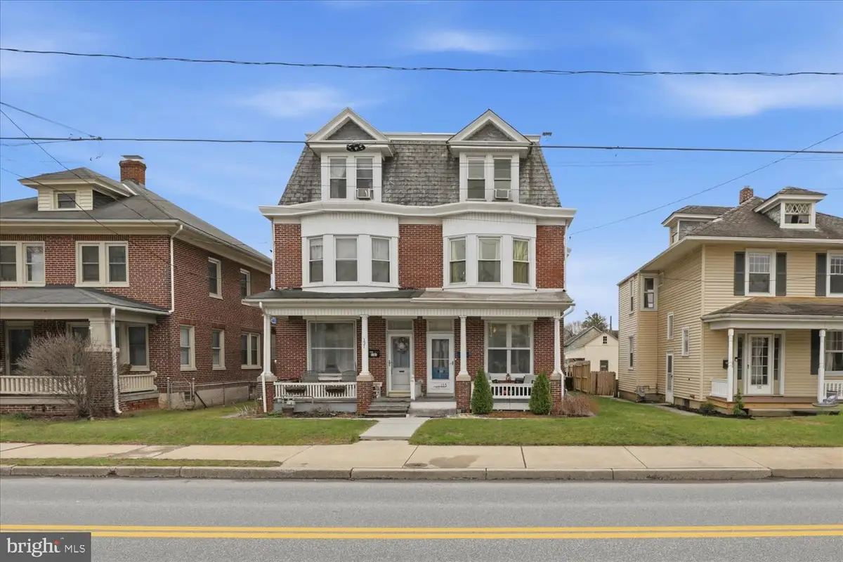 133 W High St, Manheim, PA 17545 - #1