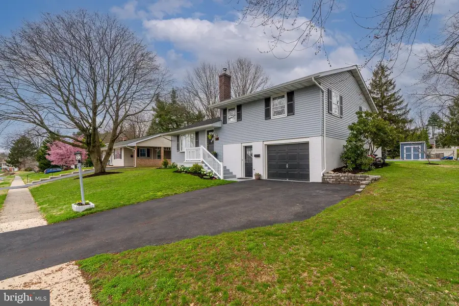 17 Briarcliff Rd, Elizabethtown, PA 17022 - #2