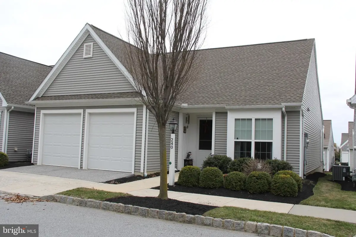 240 Asbury Ln, Strasburg, PA 17579 - #1