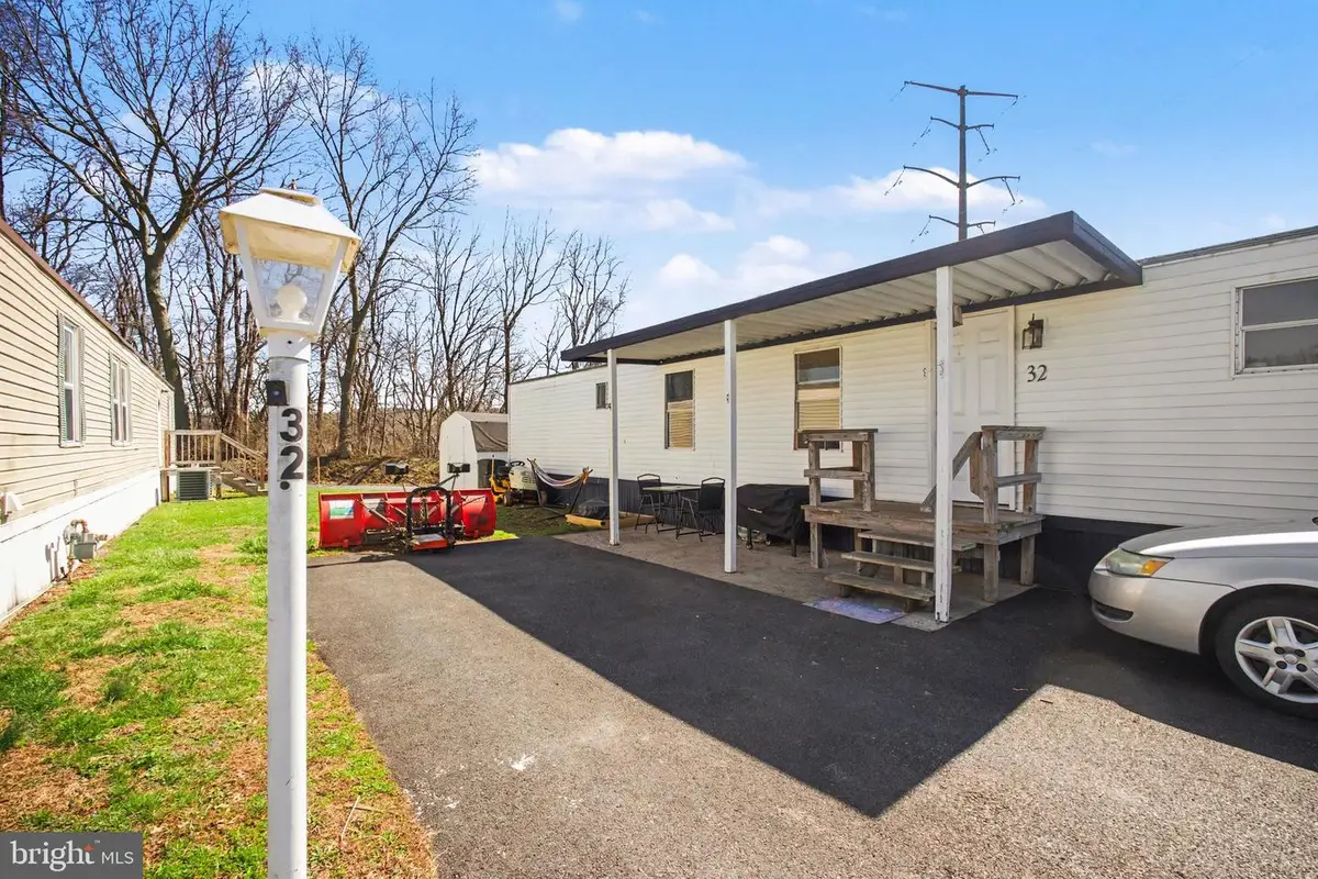 32 Circle Dr, Columbia, PA 17512 - #1