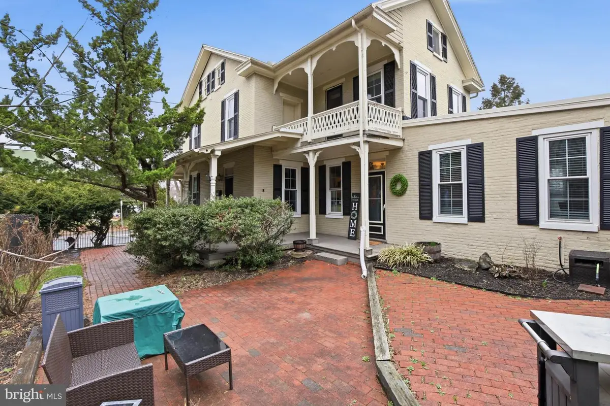 334 E High St, Elizabethtown, PA 17022 - #1