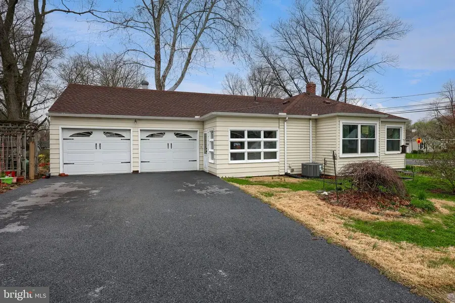 301 E Willow St, Elizabethtown, PA 17022 - #2