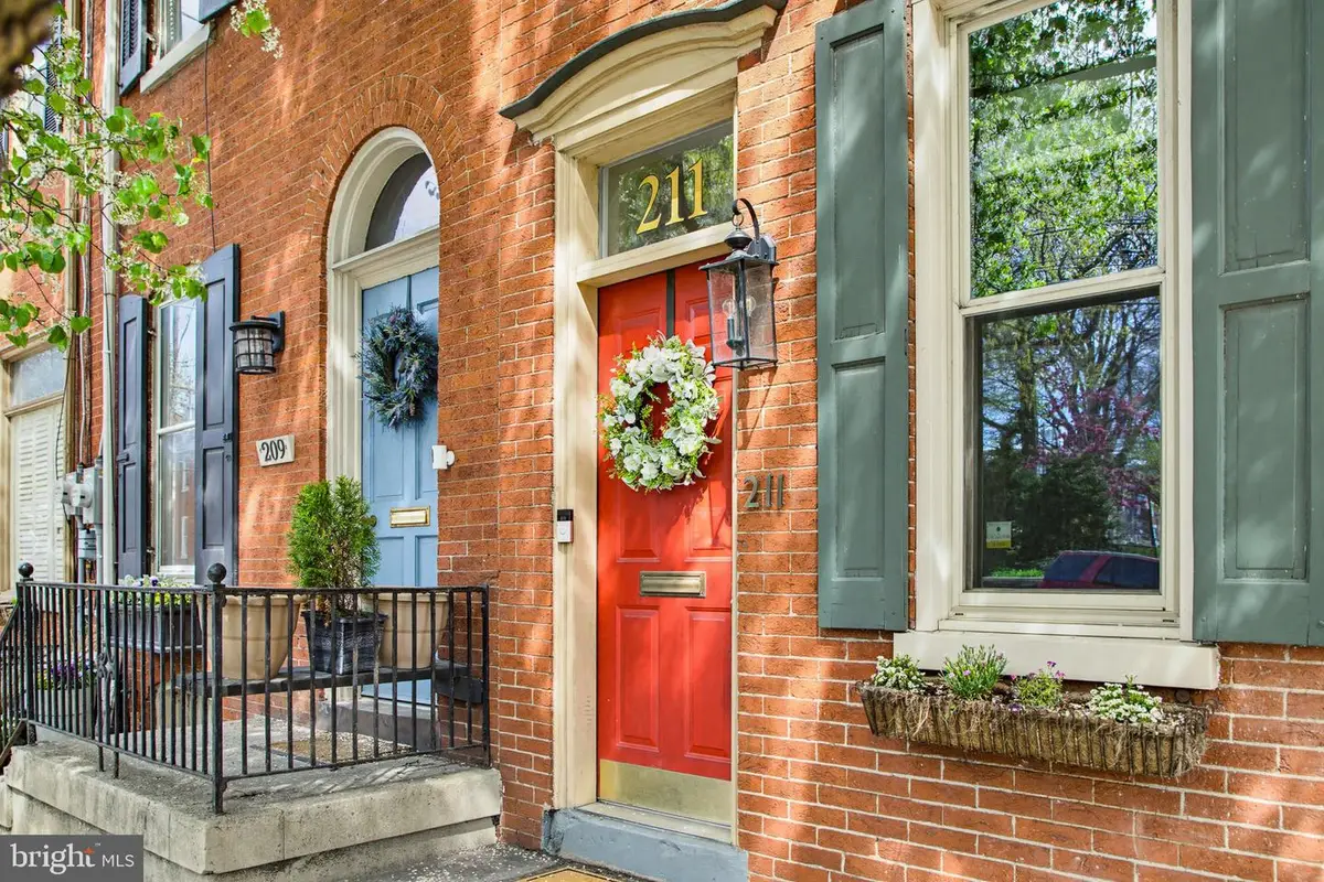 211 E Chestnut St, Lancaster, PA 17602 - #1
