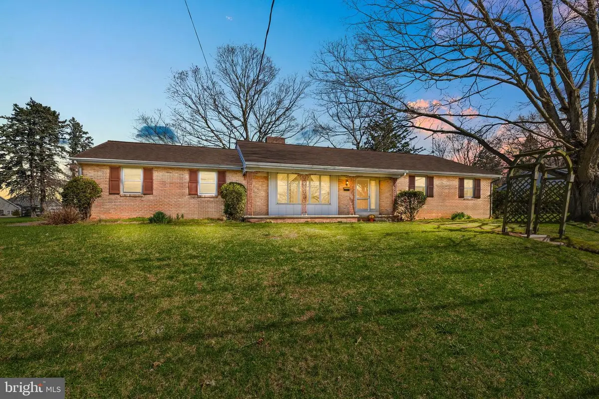 2566 Golden Dr, East Petersburg, PA 17520 - #1