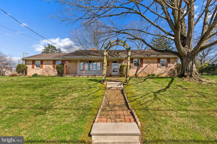 2566 Golden Dr, East Petersburg, PA 17520 - #3