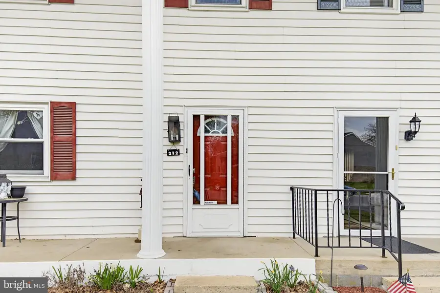 212 Beechwood Ln, Elizabethtown, PA 17022 - #2