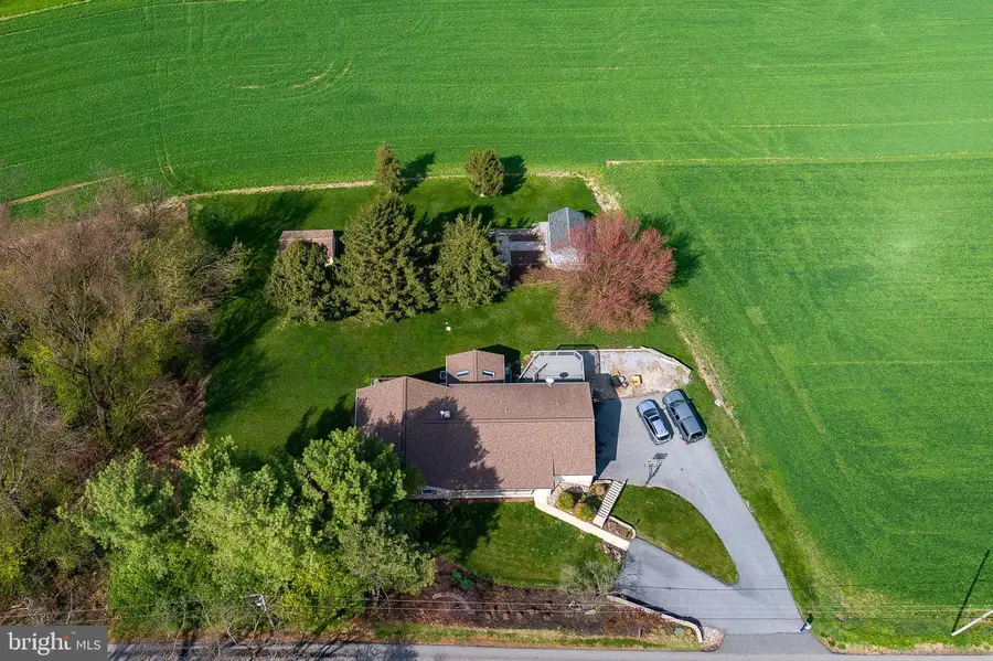 499 Windy Tor Rd, Bird In Hand, PA 17505 - #2