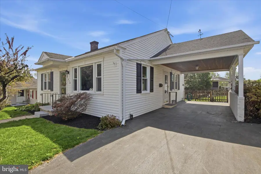 216 N Pitt St, Manheim, PA 17545 - #3