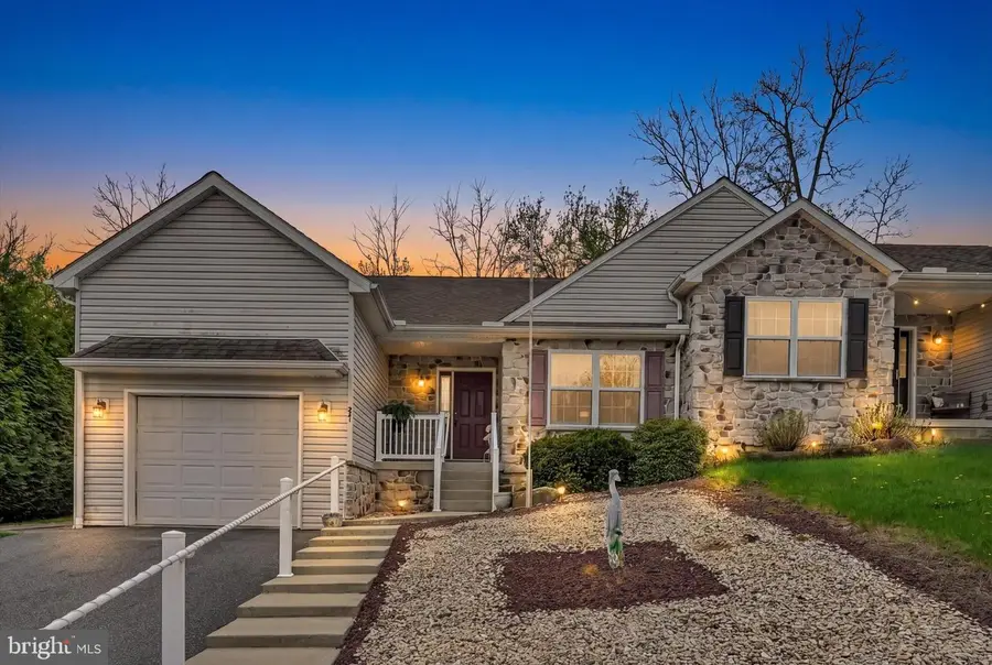 221 Red Fern Dr, East Earl, PA 17519 - #2