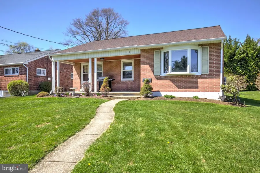 210 S 8th St, Akron, PA 17501 - #2