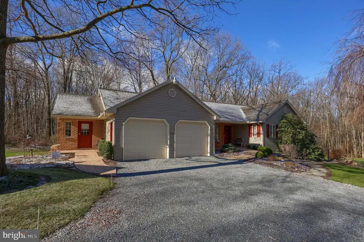 1624 Springville Rd, New Holland, PA 17557 - #1