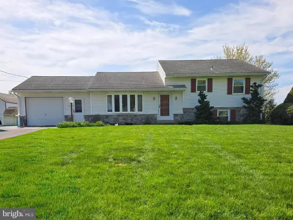 2382 Spruce St, MANHEIM, PA 17545