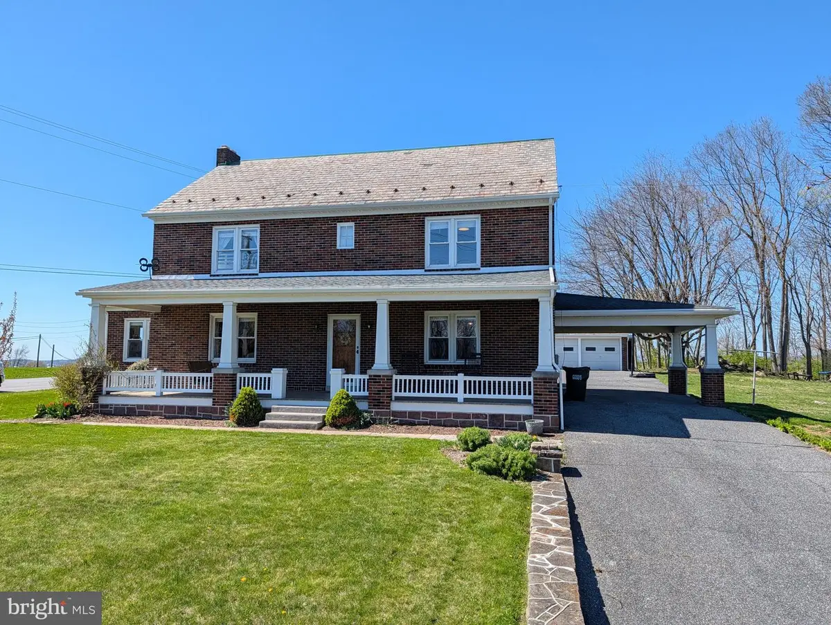 663 Wide Hollow Rd, East Earl, PA 17519 - #1