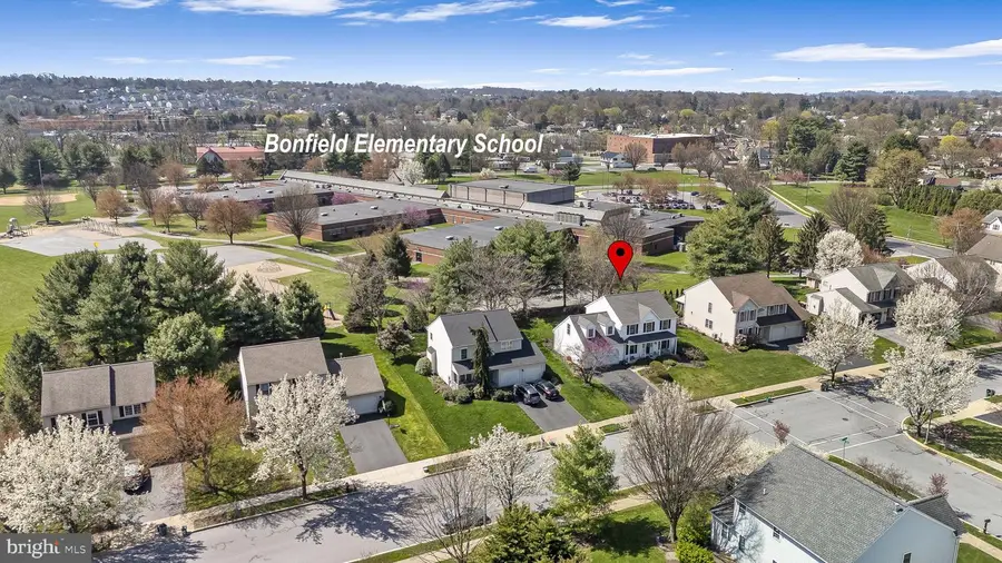 218 Cambridge Ln, Lititz, PA 17543 - #2