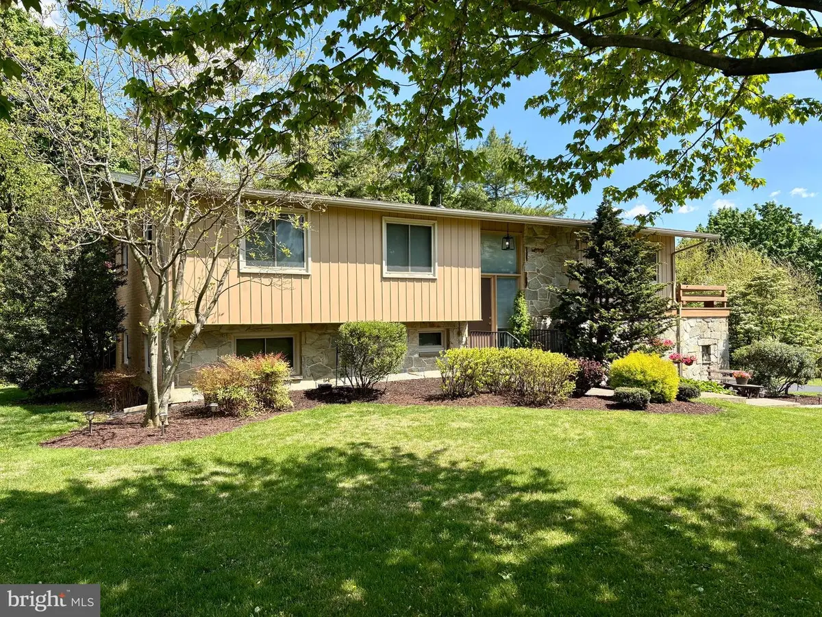 310 Bluff View Dr, Lancaster, PA 17601 - #1