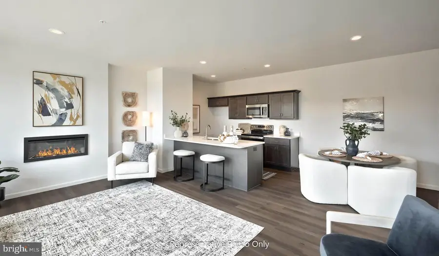 8 N Conifer Dr, Elizabethtown, PA 17022 - #2