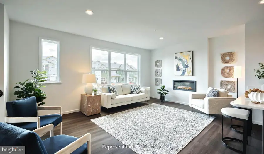 8 N Conifer Dr, Elizabethtown, PA 17022 - #3