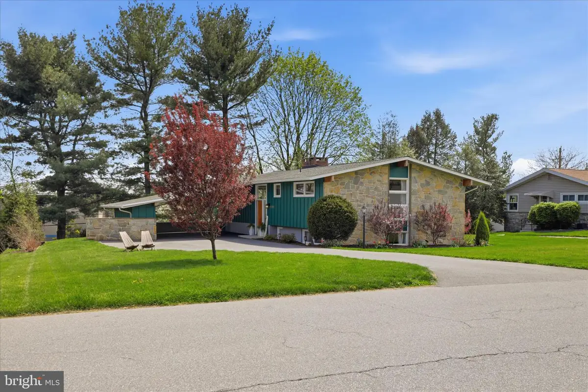 254 Bluff View Dr, Lancaster, PA 17601 - #1