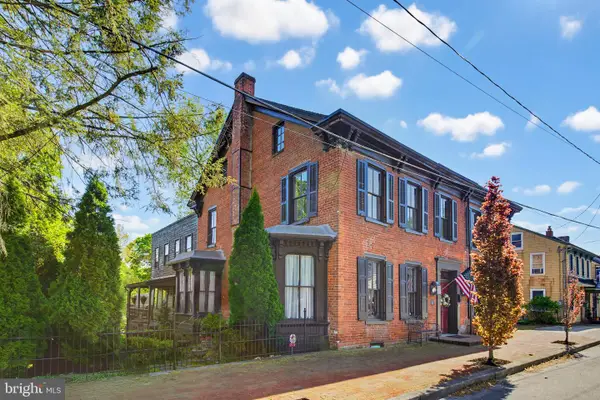 225 W Market St, MARIETTA, PA 17547