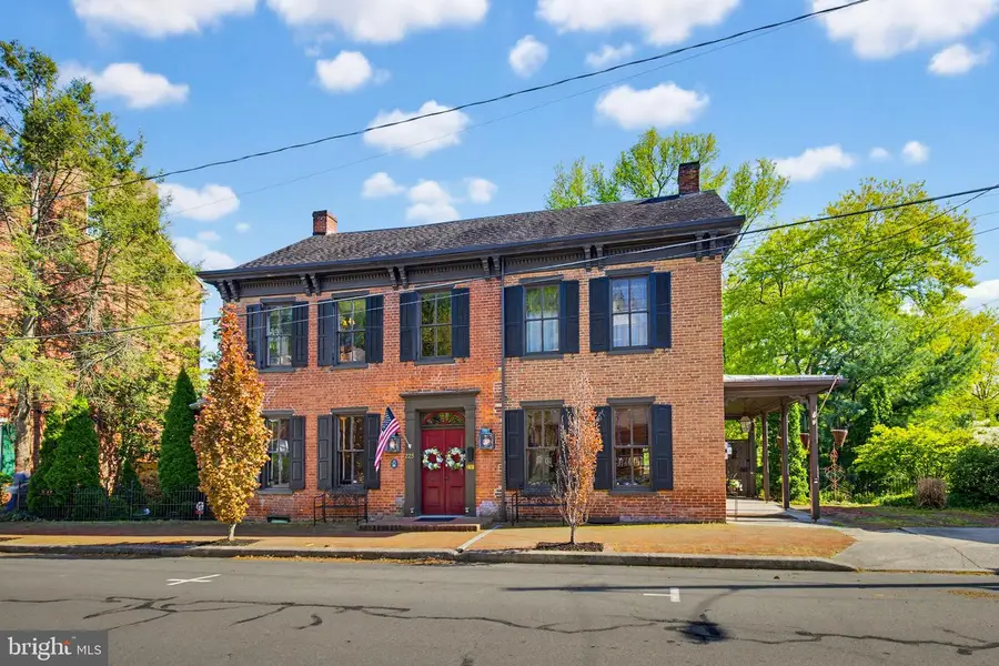225 W Market St, Marietta, PA 17547 - #2