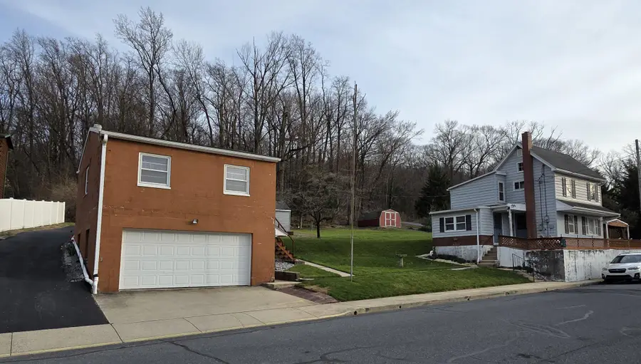 485 N Maple St, Ephrata, PA 17522 - #3