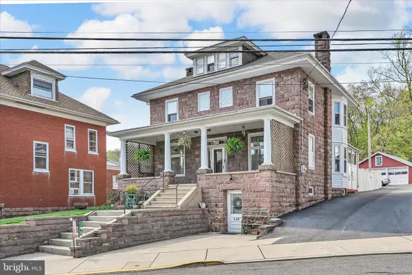 146 E Main St, ADAMSTOWN, PA 19501
