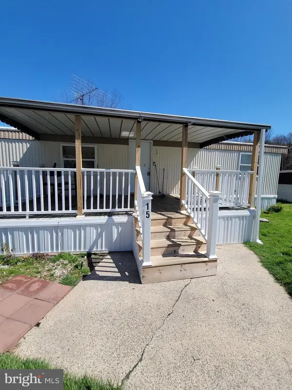 15 Parkview Dr, WILLOW STREET, PA 17584